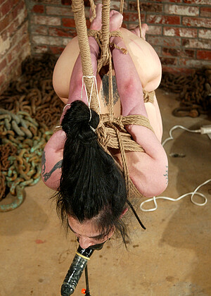 Hogtied Shade Paine Xaxi Brunette Toes