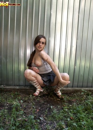 Hotpissing Hotpissing Model Updated Public Peeing Queen