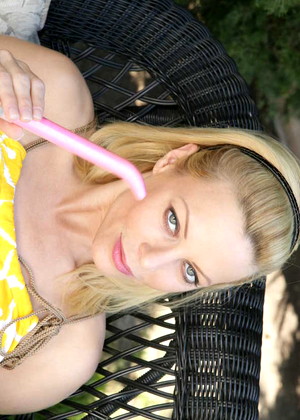 housewife1on1 Holly Sampson pics