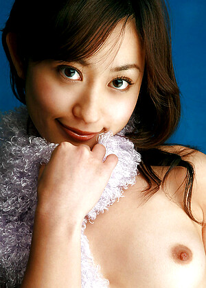 Momo Yoshizawa jpg 1