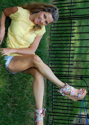 Kellysfootfetish Kelly Anderson Promo Shorts Pissing Photos