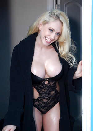 Kagney Linn Karter pics