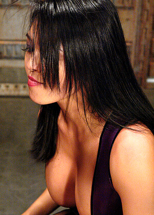 meninpain Mika Tan pics