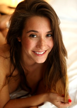 Eva Lovia pics