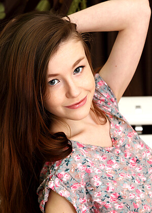 Mplstudios Emily Bloom Gambar Spreading Pervy