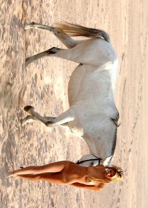 Nakedhorseriding Model