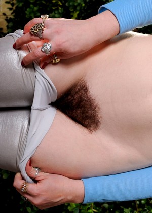 nudeandhairy Barb pics