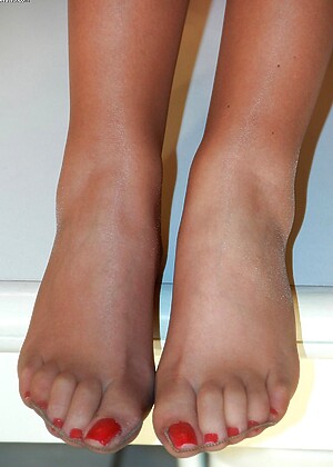 Nylonfeetlove Valentina 18virgin Legs Ofline