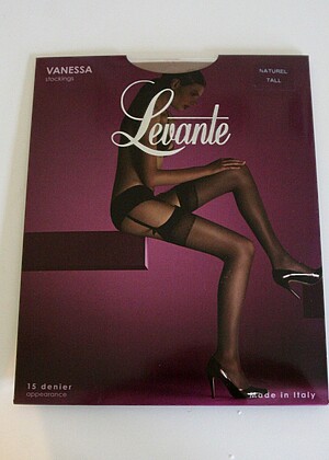 Onlytease Naomi K Pissing Legs Magazine