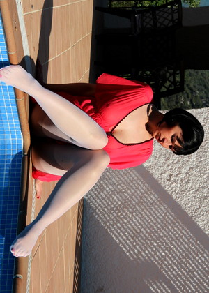 Pantyhosediva Desyra Noir Cutest Pool Video