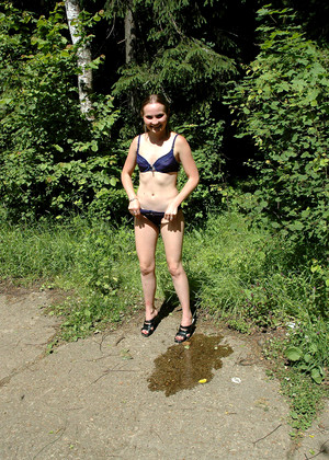 pissingoutdoor Galina pics