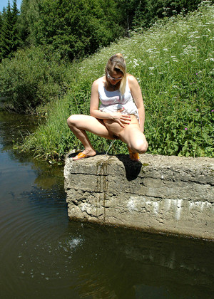 Pissing Outdoor