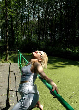 Pissingoutdoor Model jpg 1