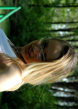 Pissingoutdoor Model jpg 13