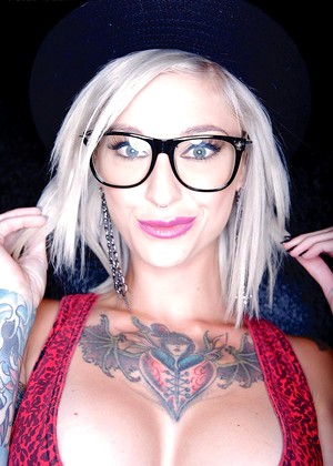 Kleio Valentien jpg 4