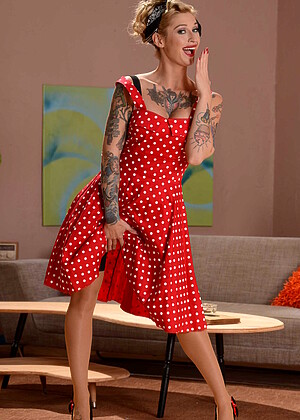 Kleio Valentien pics