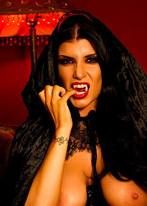 pubanetwork Romi Rain pics