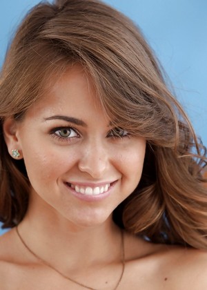 Realityjunkies Riley Reid More Face Mobi Gallery