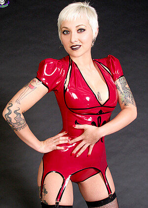 rubberdollies Nikki Vega pics