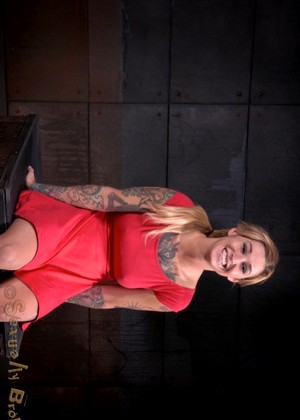 Kleio Valentien pics