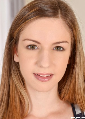 Sexvideocasting Stella Cox Friendly Face Master