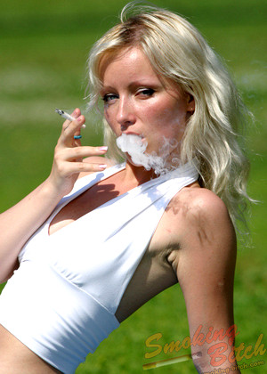 smokingbitch Smokingbitch Model pics