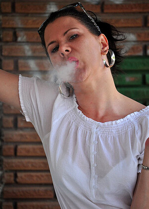 Smoking Mina