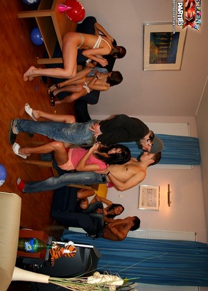 Studentsexparties Model jpg 8