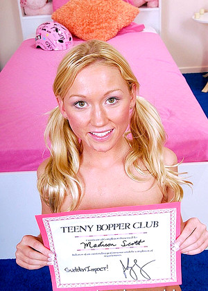 Teenybopperclub Teenybopperclub Model Updated Young Pin