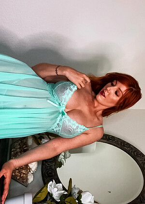 Lauren Phillips pics