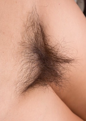 Wearehairy Wearehairy Model Crystal Clear Unshaved Vagina Pix