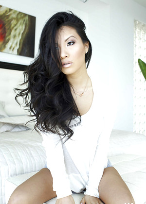 Wicked Asa Akira Look Clothed Mobilepicture