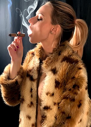 Womenwhosmoke Womenwhosmoke Model Uhd Smoking Dakota