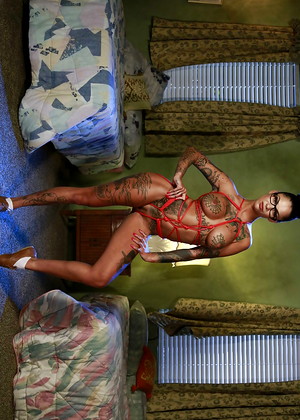 Zzseries Bonnie Rotten Watch Spreading Nude